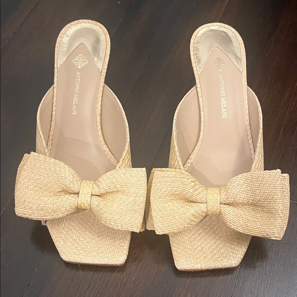 ANTONIO MELANI Women's Cream Bow Mules